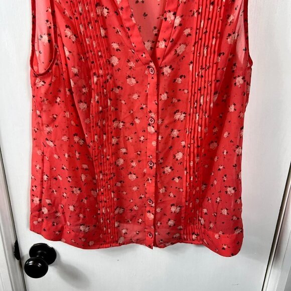 Cabi Coral Pintuck Sleeveless Sheer Floral Buttondown Blouse - Picture 3 of 6
